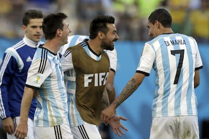 Messi, Lavezzi, Di María y Gago, tras la clasificación