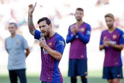 Messi le habla al Camp Nou