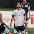 La selección argentina enfrenta su primer examen europeo, con el liderazgo del grupo en juego
