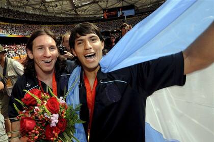 Leo Messi y Sergio Agüero, figuras del seleccionado argentino de fútbol que ganó el oro en Pekín 2008.