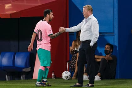 Messi marcó dos goles en el triunfo por 3-1 de Barcelona ante Girona. El saludo con Koeman al ser reemplazado.