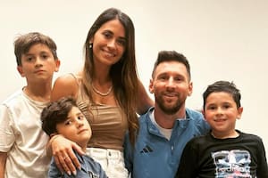 Messi mostró como fue el reencuentro con Anto Roccuzzo y sus hijos, Thiago, Mateo y Ciro (Foto: Instagram @antonelaroccuzzo)
