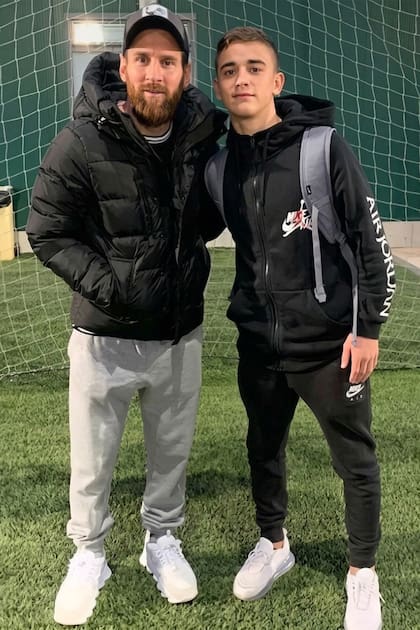 Messi posa para una foto junto a Gavi