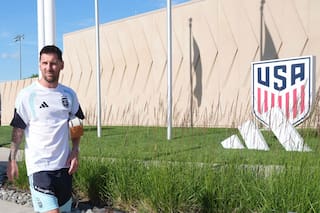 Negocio perfecto: 27 goles en 26 partidos, el invicto del rey del soccer en el patio de su casa