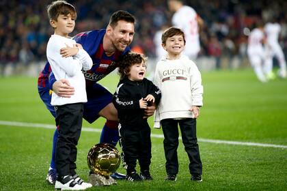 Messi, sus hijos y su sexto Balón de Oro