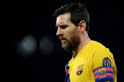Messi tiene el arte de hacer de manera previsible lo imprevisible, apunta Caparrós