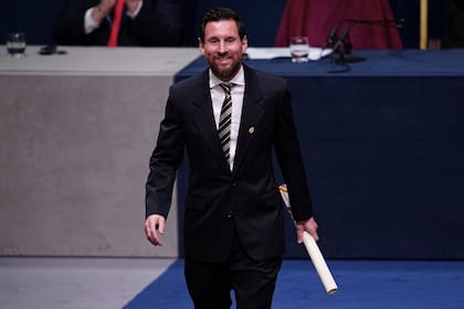 Messi tras recibir el premio