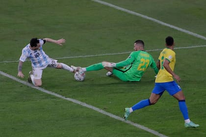 Messi tuvo el 2 a 0, pero no pudo definir