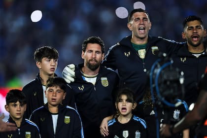 Messi volvió a emocionarse mientras sonaba el himno nacional