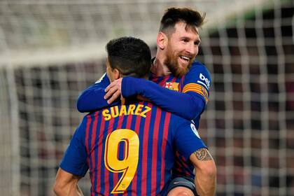 Messi volvió a sonreír en Barcelona, que derrotó por 6-1 a Sevilla y pasó a semifinales en la Copa del Rey