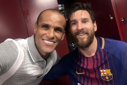 Rivaldo y Messi, en otros tiempos, cubiertos de sonrisas