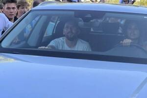 Messi y Antonela llegaron a su casa en Rosario arriba de un Audi Q8