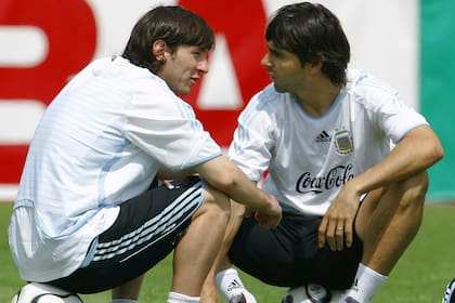 Messi y Ayala en Alemanía 2006, casi los extremos de sus carreras en la selección: para el rosarino se trataba de su primer Mundial, y para el zaguero sería el último