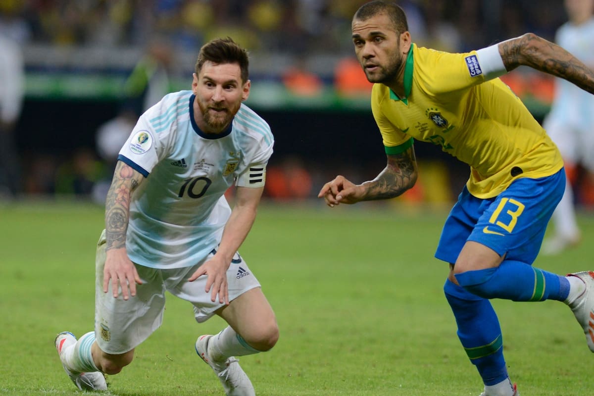 Messi y Dani Alves en el ultimo partido jugado en el Mineirao