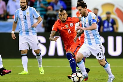 Messi y el duelo con Vidal: el chileno se mostró irónico al hablar del crack argentino