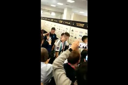 Messi y los jugadores salen del vestuario