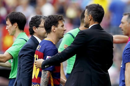 Messi y Luis Enrique, durante un partido de Barcelona en 2015, el año en que vivieron un momento delicado.