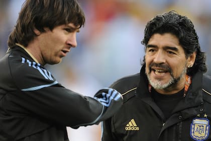 Messi y Maradona: líderes con estilos diferentes