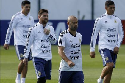 Messi y Mascherano, al frente de un grupo que podría despedirse de los mundiales