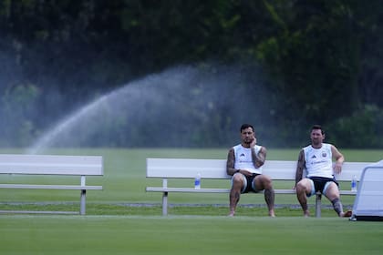 Messi y Paredes en la práctica de hoy en Atlanta
