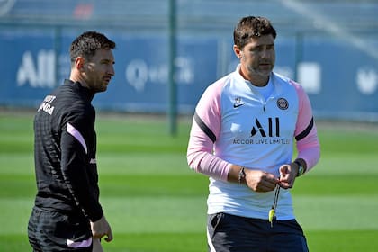 Messi y Pochettino, durante un entrenamiento de PSG