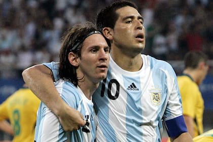 Messi y Riquelme, juntos en la selección: ¿se juntarán en diciembre en la Bombonera?