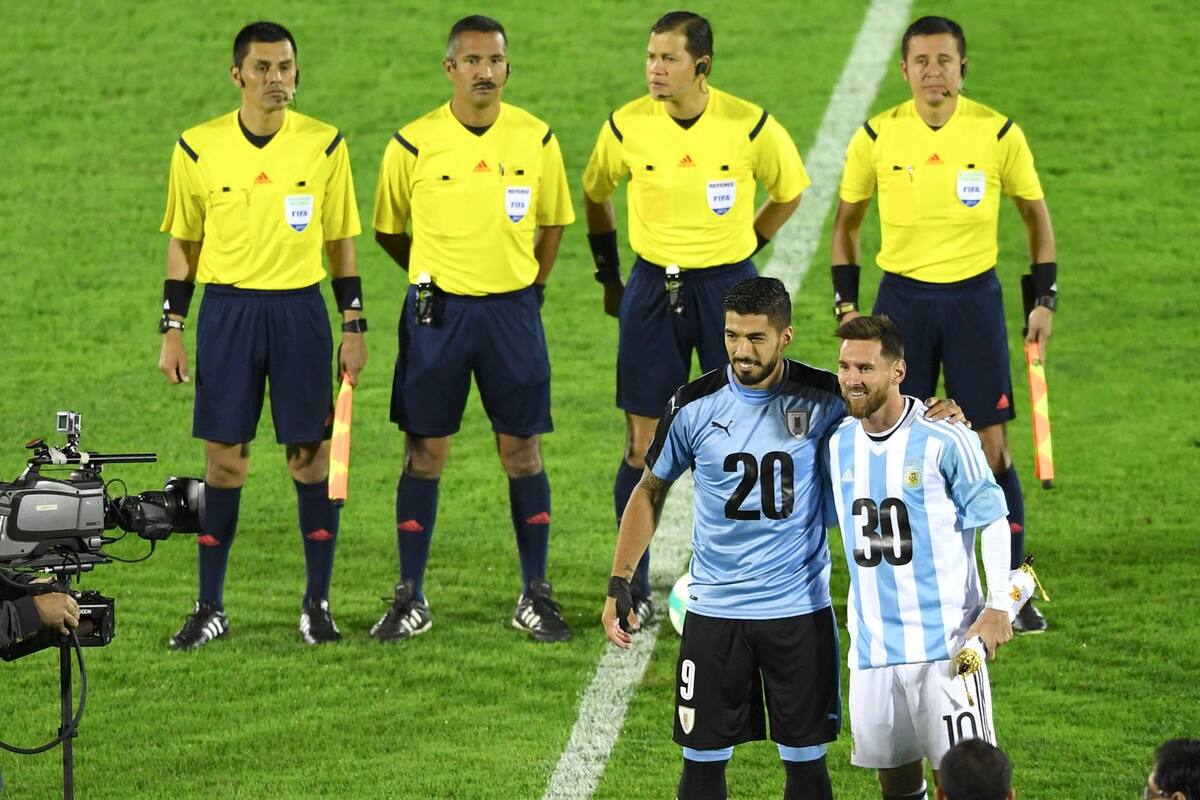 Messi y su lamento: jugada Argentina Uruguay Suarez