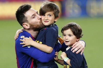 Messi y sus hijos, tras otra consagración