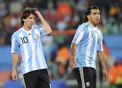 Messi y Tevez, juntos en la selección, durante el Mundial de Sudáfrica 2010