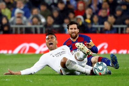 Messi ya golpeó a Casemiro: recibirá la amonestación