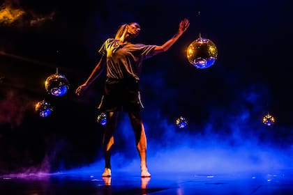 El espectáculo busca hablar de los valores que encarna el futbolista argentino; los artistas se preparan en Montreal para el estreno del show de Barcelona