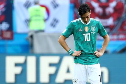 Mesut Özil, con la camiseta del seleccionado alemán: a los 34 años, el hábil mediocampista se retira del fútbol profesional