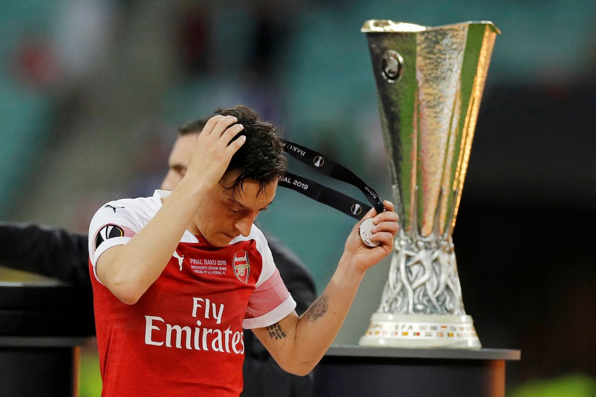 Mesut Ozil luego de la final de la Europa League de 2019 jugada entre el Chelsea y el Arsenal.