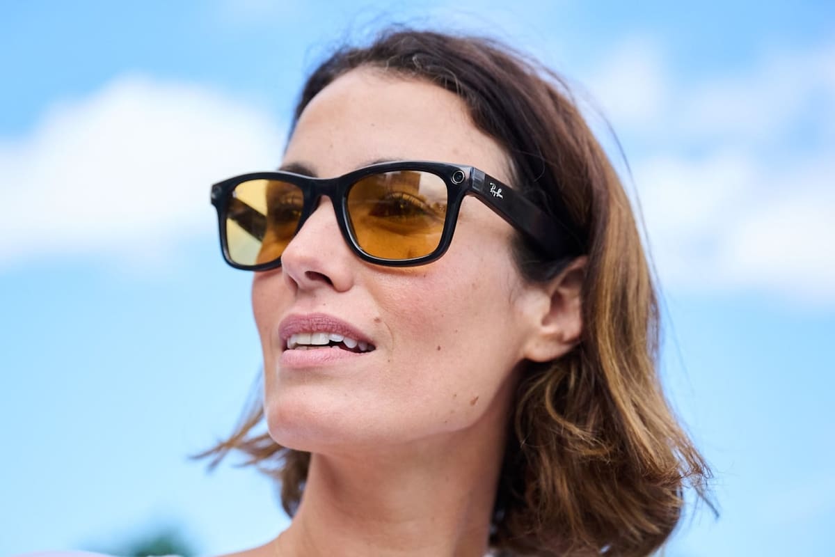 Meta presentó su nueva generación de anteojos conectados, diseñados junto a Ray-ban. Tienen varios diseños y ópticas, e incluyen parlantes, micrófonos y cámaras para escuchar música, hacer llamadas o streaming de video