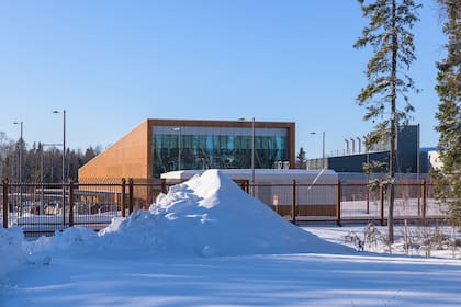 Meta tiene un centro de datos en Lulea, Suecia, que aprovecha las bajas temperaturas para reducir los costos de su refrigeración