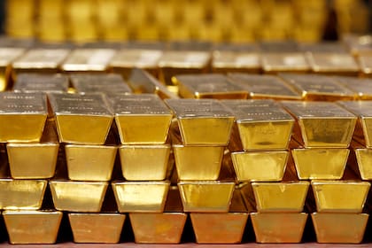 Metales preciosos: el oro toca máximo récord por cierre Gobierno EEUU, apuestas a recorte de tasas F