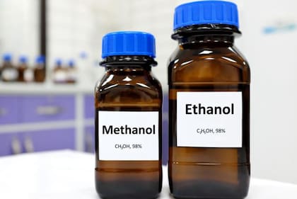 El metanol es un químico industrial altamente tóxico para los humanos, cuya ingesta daña el hígado y los nervios.