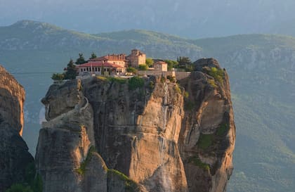 Monjes ortodoxos se fueron a vivir a las cuevas naturales que estaban dónde luego levantaron los monasterios.