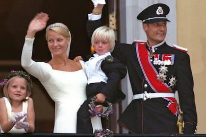 Marius tenía cuatro años cuando su madre, Mette-Marit, se casó con el entonces príncipe heredero Haakon y pasó a crecer junto a la familia real