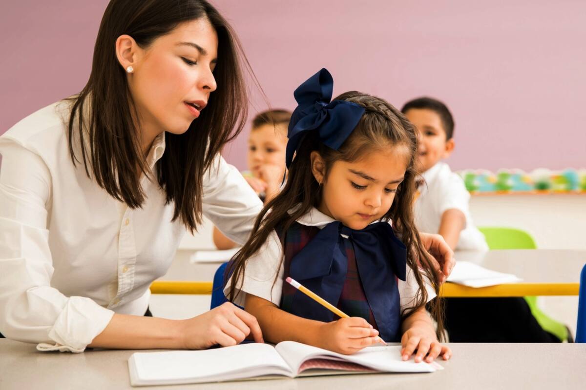 México brinda atención y oportunidades de educación a los niños y jóvenes migrantes que regresan repatriados