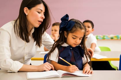 México brinda atención y oportunidades de educación a los niños y jóvenes migrantes que regresan repatriados