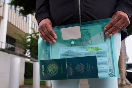 México celebra reducción de tasas a remesas desde EEUU y anuncia bajas de comisiones para envíos