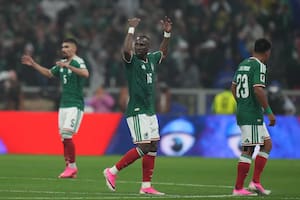 México descontó con un penal de VAR, juega con uno más y se ilusiona con empatarle a Inglaterra