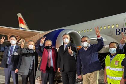 México recibió el primer cargamento de vacuna rusa Sputnik V