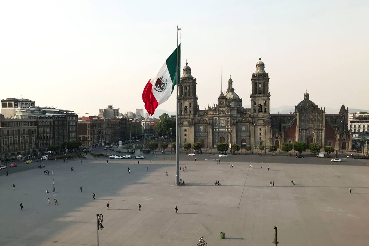 México suspende sus actividades "no esenciales"