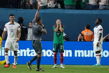 México vivió una dolorosa derrota en el clásico de Norteamérica y deberá conformarse con disputar el tercer lugar de la Nations League (AP Photo/John Locher)