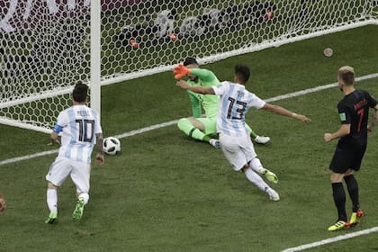 Meza fue el mediocampista que más pisó el área para llegar a definir; Messi tuvo una escasa participación en el ataque argentino