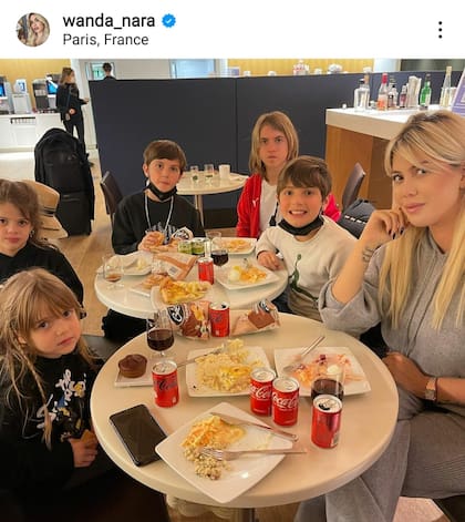 "Mi destino favorito, con mi manada", describió Wanda Nara en una publicación de Instagram junto a una bandera de Argentina