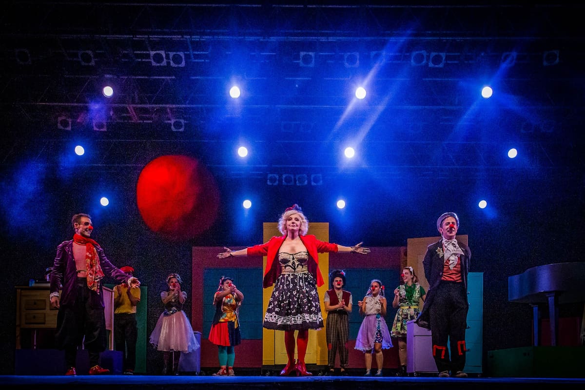 Mi don imaginario, con Alejandro Vázquez, Ana María Cores y Jorge Maselli al frente del elenco