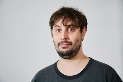 "Mi familia es muy sobreprotectora", cuenta Javier, sobre las dificultades que tuvo para irse a vivir solo; para poder irse a vivir solo contó con el apoyo y los consejos de Adrián, su orientador laboral